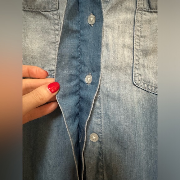 Cloth & Stone Split-Back Chambray Button-down, Size Large - Picture 8 of 11